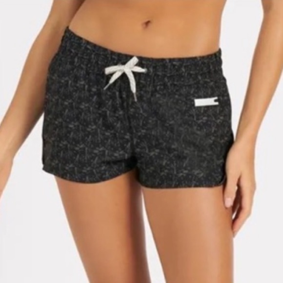 Vuori Pants - NWT! VUORI Clementine Short in Oregano Woodblock